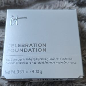 IT Cosmetics Celebration Foundation - Silver Compact